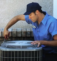 tech-repairing-air-conditioner