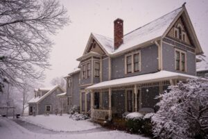 victorian-house-in-a-snowstorm