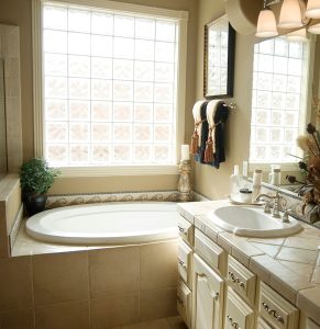cream-colored-bathroom-with-tile
